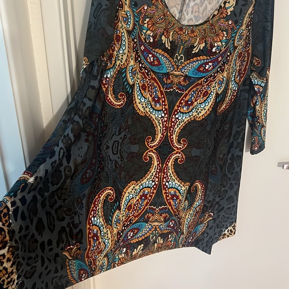 White Mark 3/4 Sleeve Handkerchief Hem Tunic Top (size 1x) - Picture 11 of 16